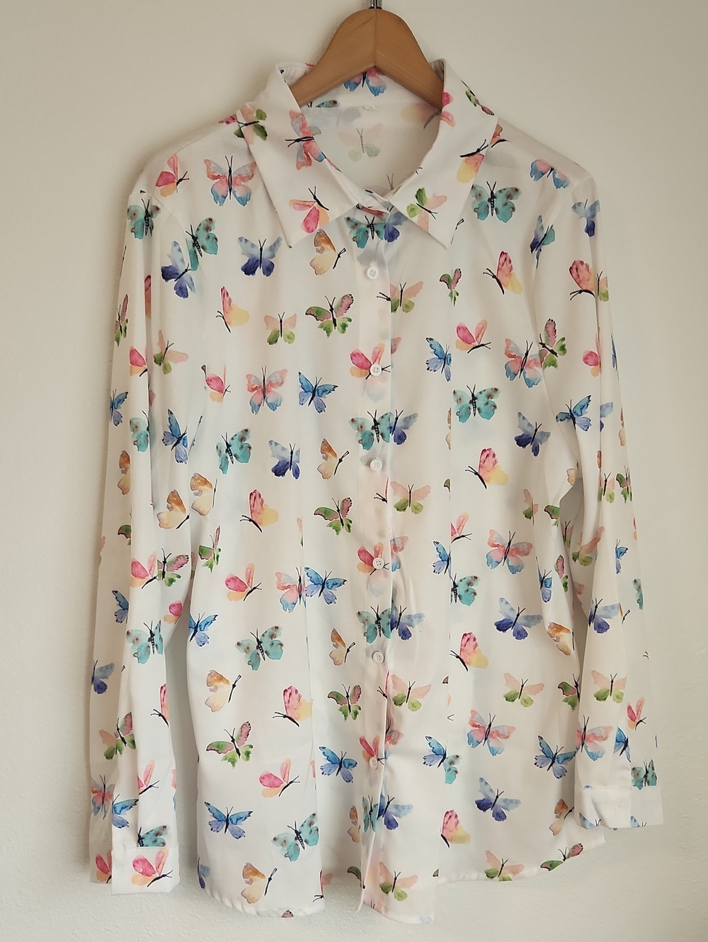 NWOT Beautiful White Butterfly Print Button-Up Blouse- Size 2XL
